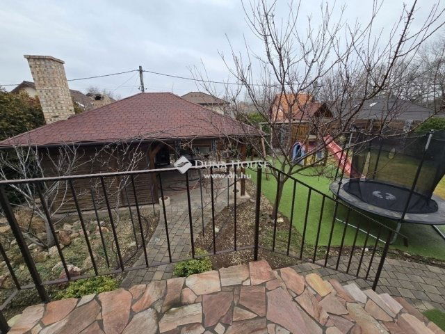 Eladó családi ház, Szigetszentmiklóson 129.9 M Ft, 7 szobás