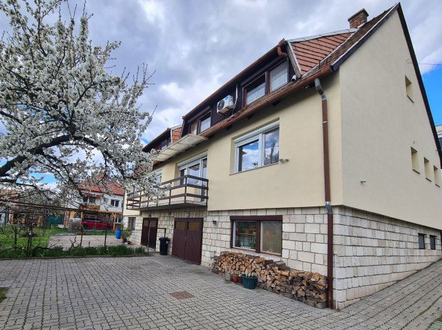 Eladó ikerház, Szentendrén 120 M Ft, 4+1 szobás