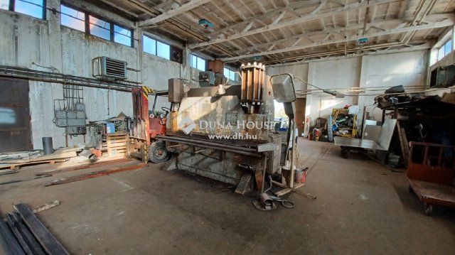 Eladó ipari ingatlan, Bátaszéken 149.9 M Ft