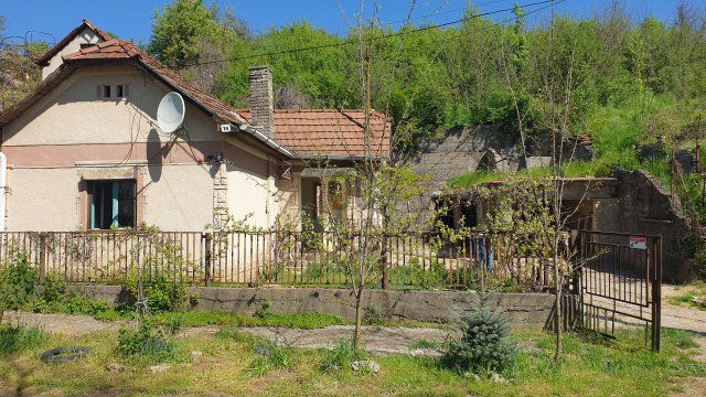 Eladó családi ház, Ózdon 5.4 M Ft, 2 szobás
