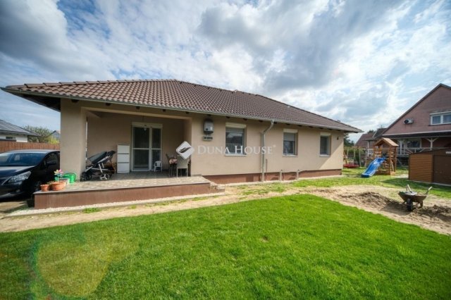 Eladó családi ház, Albertirsán 109.9 M Ft, 5 szobás