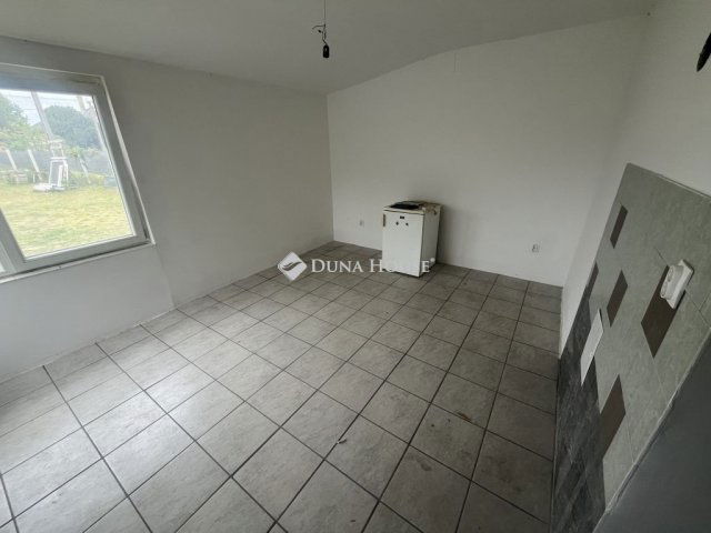 Eladó családi ház, Pilisen 19.5 M Ft, 2 szobás