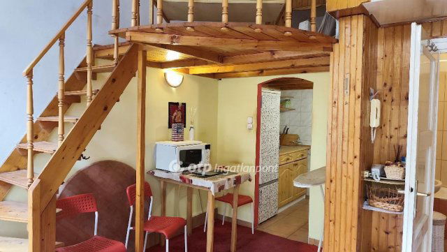 Eladó téglalakás, Budapesten, VI. kerületben 58.5 M Ft, 1 szobás