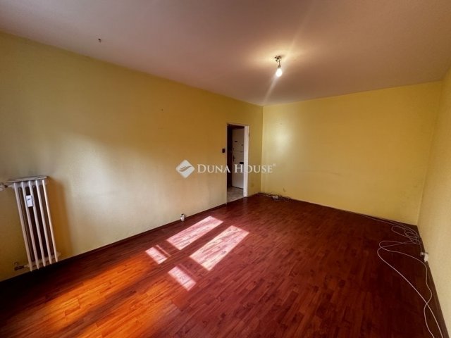 Eladó panellakás, Pécsett 42.9 M Ft, 2 szobás