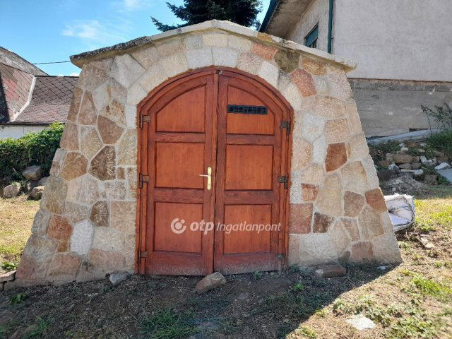 Eladó ipari ingatlan, Solymáron 330 M Ft / költözzbe.hu