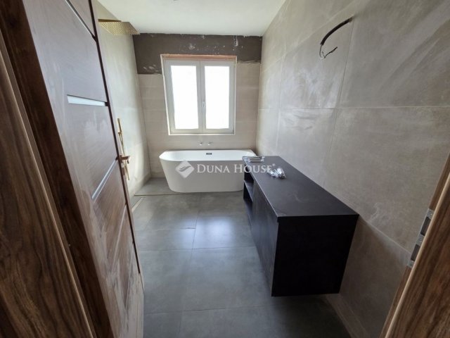 Eladó ikerház, Mogyoródon 197 M Ft, 5 szobás