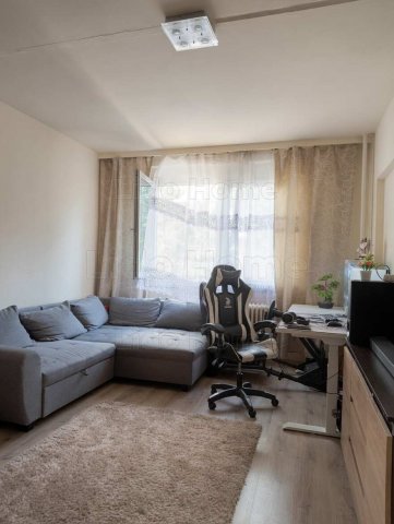 Eladó panellakás, Tatabányán 31.99 M Ft, 1+1 szobás