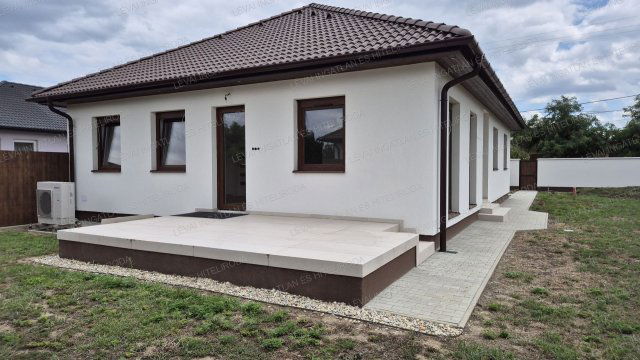 Eladó családi ház, Békéscsabán, Omaszta utcában 107 M Ft