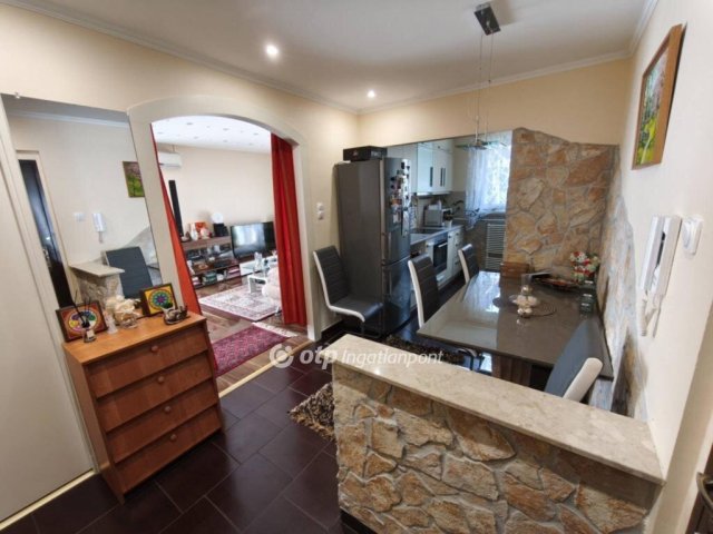 Kiadó téglalakás, albérlet, Dunaújvárosban 250 E Ft / hó