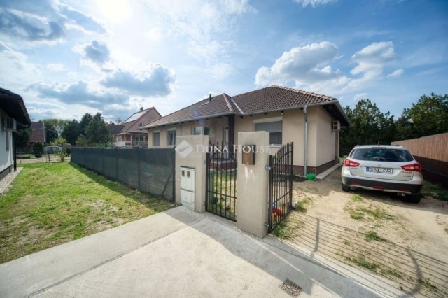 Eladó családi ház, Albertirsán 109.9 M Ft, 5 szobás