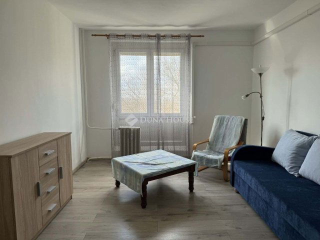Kiadó panellakás, albérlet, Pécsett 130 E Ft / hó, 2 szobás