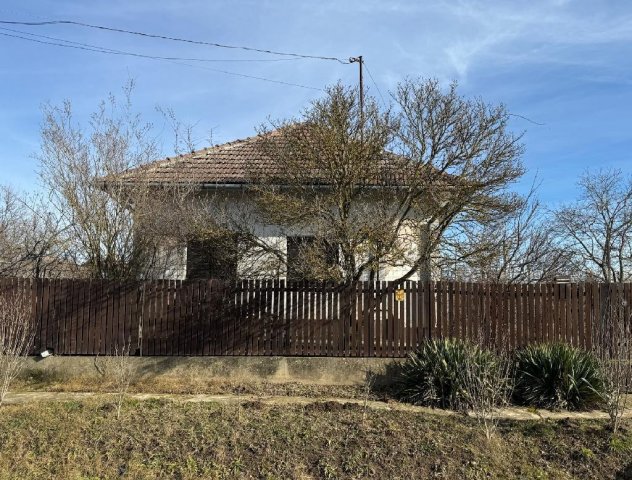 Eladó családi ház, Tiszaderzsen 28 M Ft, 3+2 szobás