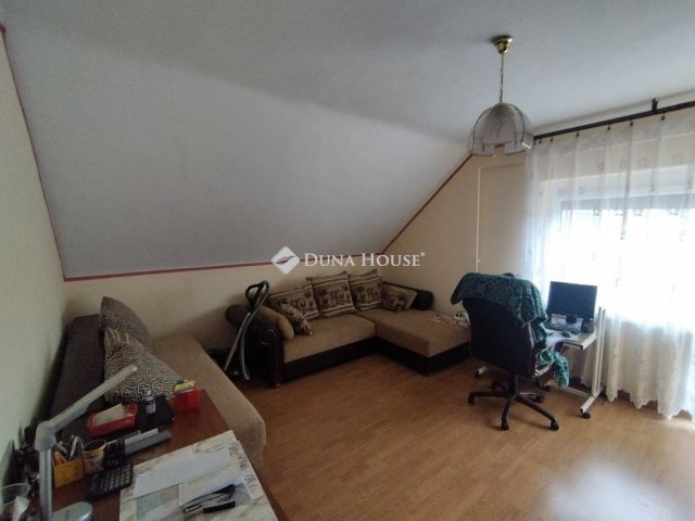 Eladó családi ház, Tatabányán 124.99 M Ft, 8 szobás
