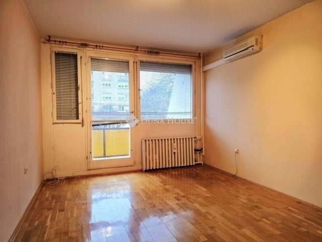 Eladó panellakás, Pécsett 46.9 M Ft, 3 szobás