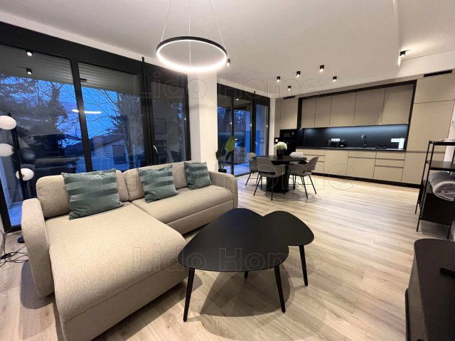 Eladó nyaraló, Balatonfenyvesen 90 M Ft, 2 szobás