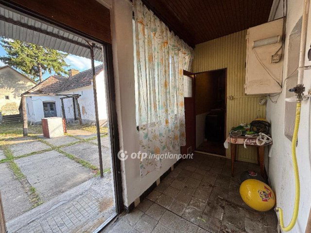 Eladó családi ház, Nagytevelen 18.5 M Ft, 2 szobás