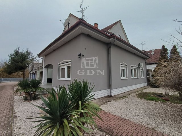 Eladó családi ház, Baján 130 M Ft, 4 szobás