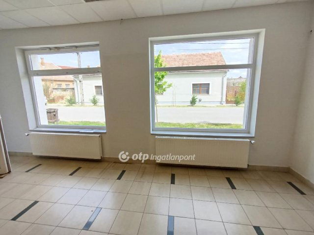 Eladó iroda, Sásdon 27.51 M Ft / költözzbe.hu