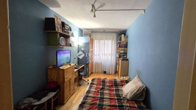 Eladó panellakás, Szegeden 63.49 M Ft, 3 szobás