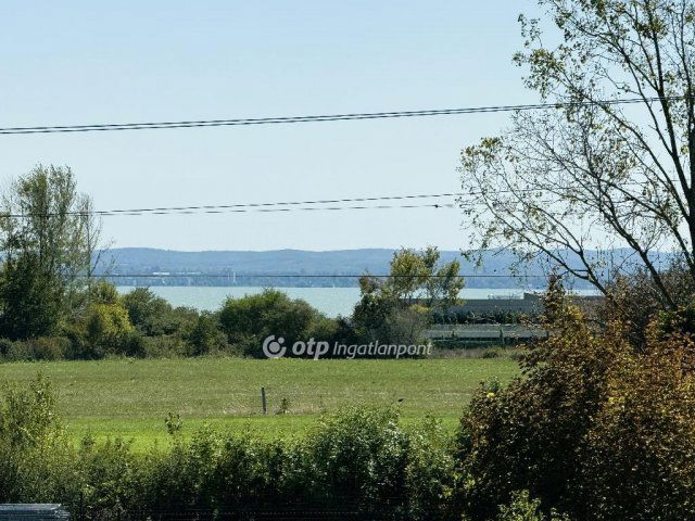 Eladó nyaraló, Alsóörsön 105.9 M Ft, 4 szobás