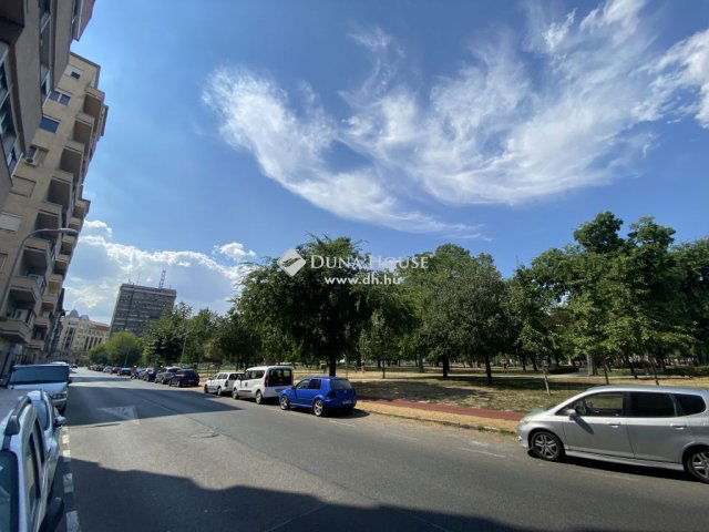 Eladó téglalakás, Budapesten, VIII. kerületben 80 M Ft
