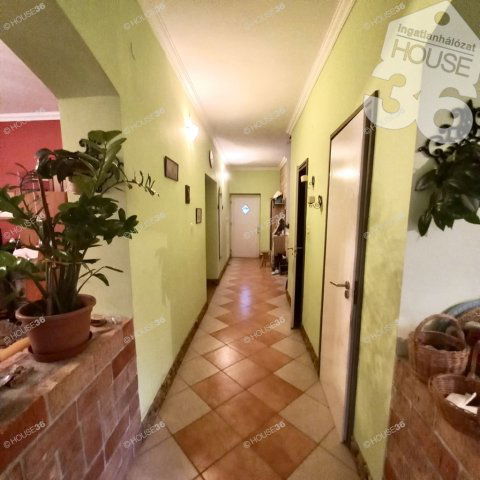 Eladó családi ház, Helvécián 89.99 M Ft, 5 szobás