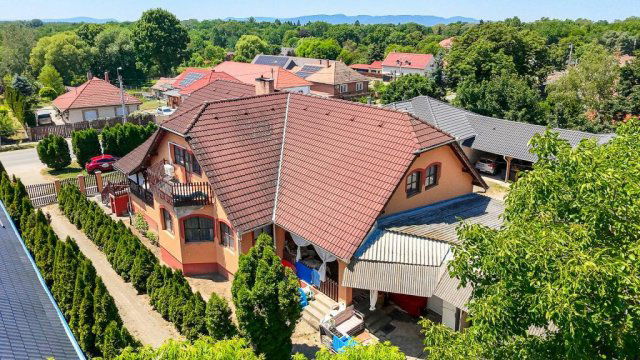 Eladó családi ház, Vácrátóton 159.99 M Ft, 7 szobás