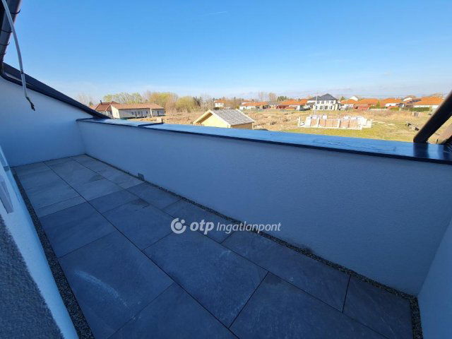Eladó ikerház, Pápán 69.99 M Ft, 4 szobás