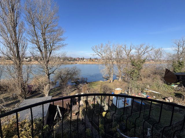 Eladó családi ház, Taksonyon 349.9 M Ft, 8 szobás