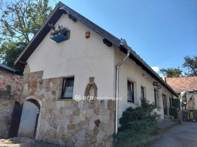 Eladó ipari ingatlan, Solymáron 330 M Ft / költözzbe.hu