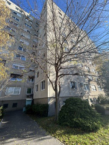 Eladó panellakás, Győrött 52.99 M Ft, 2 szobás