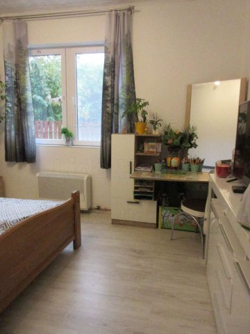 Eladó családi ház, Karádon 35 M Ft, 2 szobás