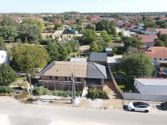 Eladó családi ház, Újhartyánon 199.9 M Ft, 6 szobás