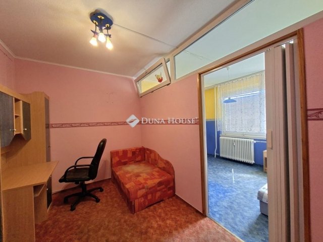 Kiadó panellakás, albérlet, Dunaújvárosban 140 E Ft / hó