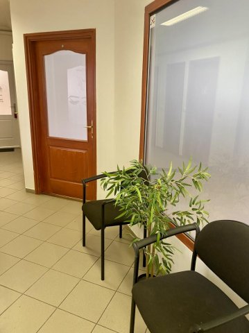 Kiadó üzlethelyiség, Komáromban 75 E Ft / hó, 1 szobás