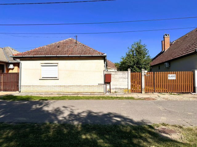 Eladó családi ház, Gyulán 27 M Ft, 3 szobás