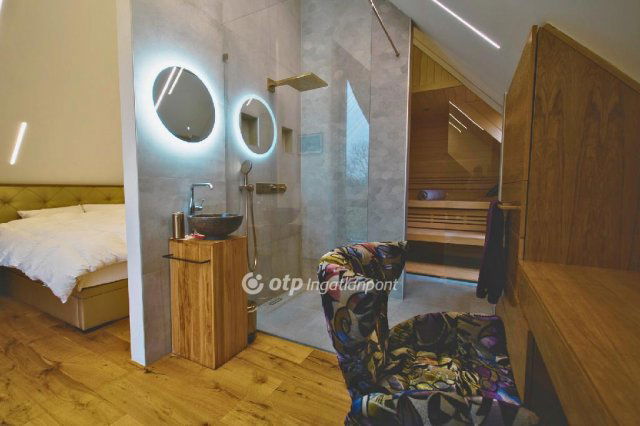 Eladó családi ház, Velencén 222 M Ft, 5+1 szobás