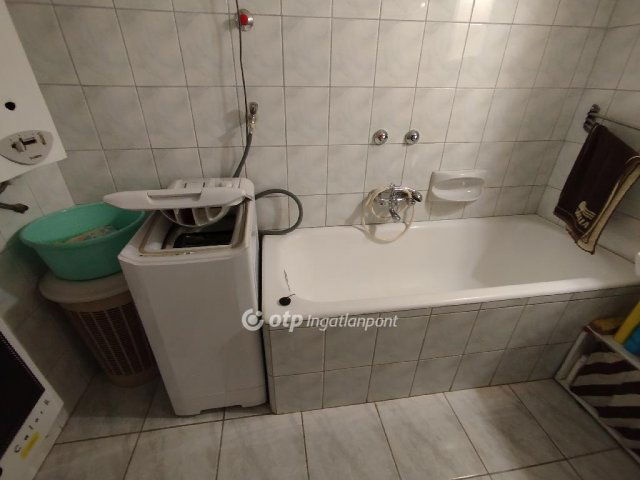 Eladó téglalakás, Pécsett 49.9 M Ft, 2 szobás