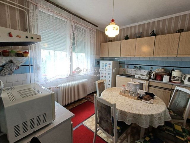 Eladó téglalakás, Kecskeméten 32.8 M Ft, 2 szobás