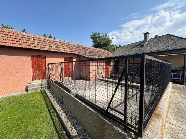 Eladó családi ház, Monoron 92.9 M Ft, 3+1 szobás