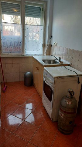 Eladó téglalakás, Dombóváron 10.5 M Ft, 1+1 szobás