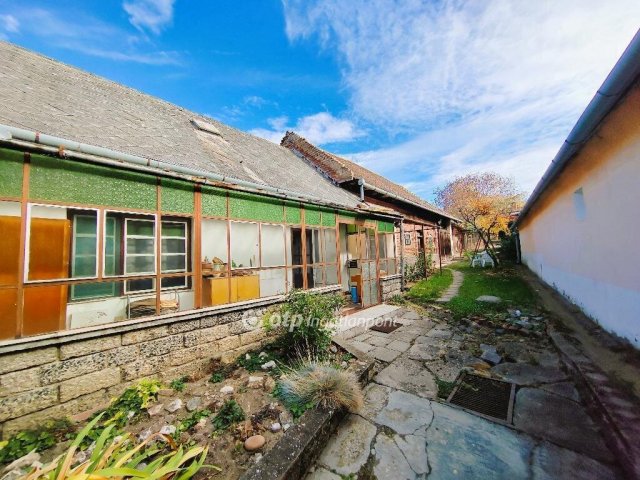 Eladó családi ház, Hosszúhetényen 49 M Ft, 3+1 szobás