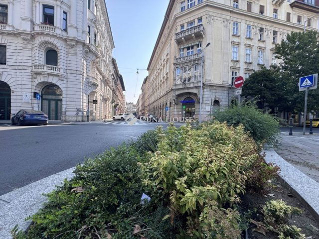 Kiadó téglalakás, albérlet, Budapesten, V. kerületben, 3 szobás
