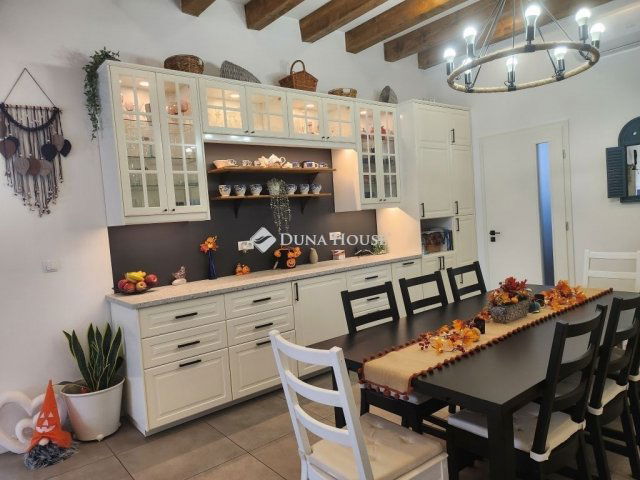 Eladó családi ház, Siófokon 258 M Ft, 3 szobás