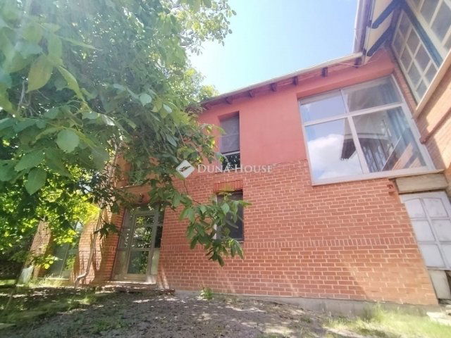 Eladó családi ház, Pécsett 115 M Ft, 4+1 szobás