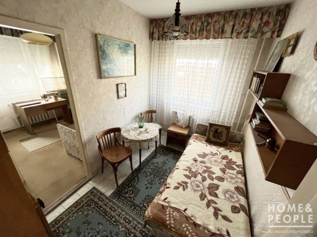 Eladó téglalakás, Szegeden 57.999 M Ft, 2+1 szobás