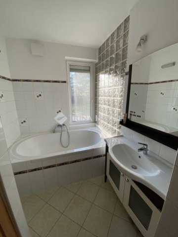 Eladó családi ház, Nagykozáron 139.99 M Ft, 5 szobás
