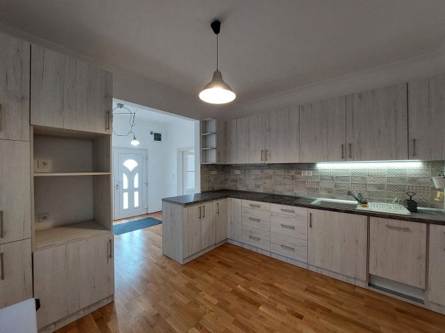 Eladó családi ház, Röszkén 49.9 M Ft, 2 szobás