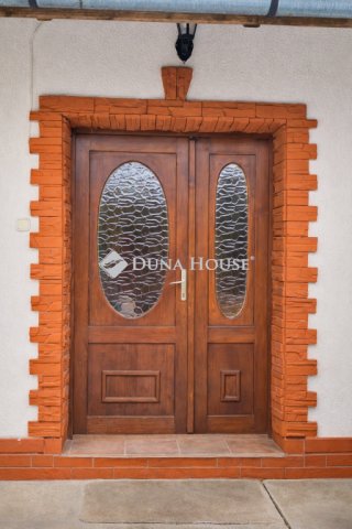 Eladó családi ház, Csomádon, József Attila utcában 160 M Ft