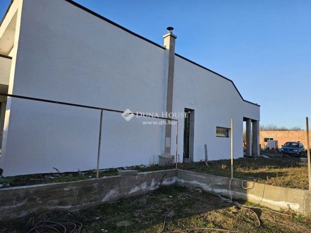 Eladó családi ház, Tápióságon 64.9 M Ft, 3 szobás